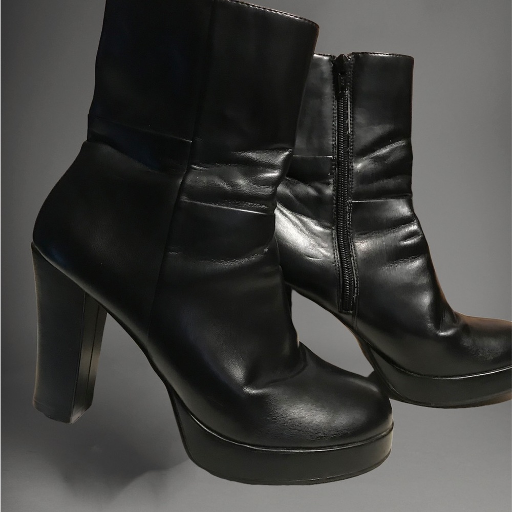 Bingo black platform boots size 8